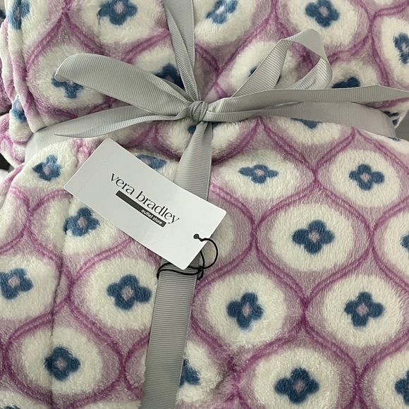 Vera Bradley Center Stage Glow Lavender Fleece Robe NWT SZ 2-3 XL - Picture 4 of 5